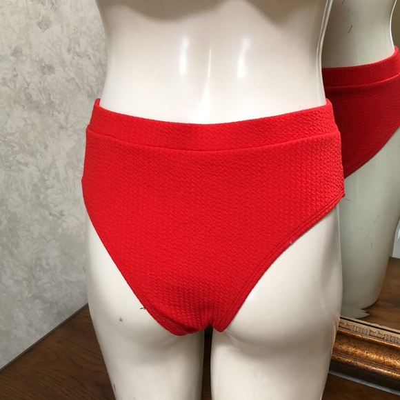 NWOT Women’s 2 piece bikini. Size M. Red textured ribbed. Adjustable straps. - Picture 6 of 12